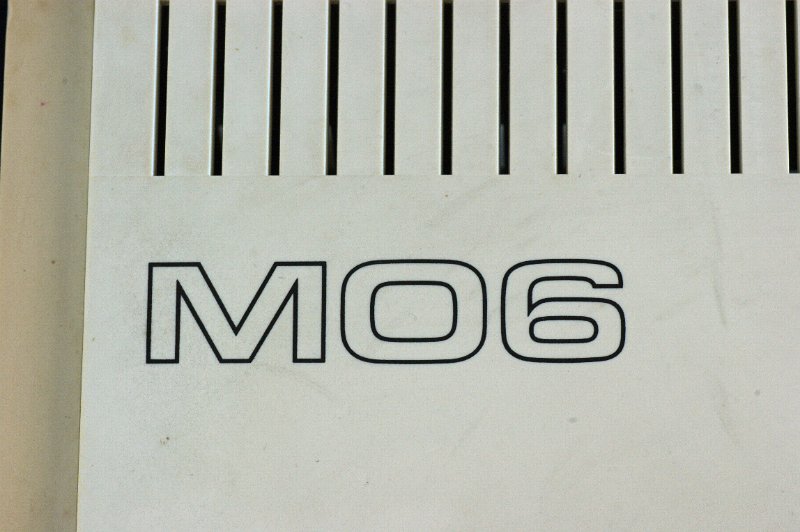 DSC02830.JPG - Label. MO = "Micro-Ordinateur".