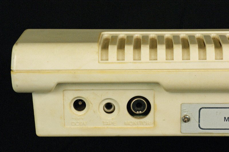 DSC02658.JPG - Back-side connectors for power (9 VDC), cassette and BAS monitor.